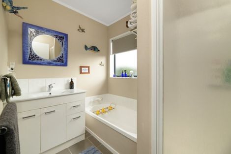 Photo of property in 315 Gravatt Road, Papamoa Beach, Papamoa, 3118