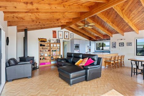 Photo of property in 9 Moana Street, Otaki Beach, Otaki, 5512