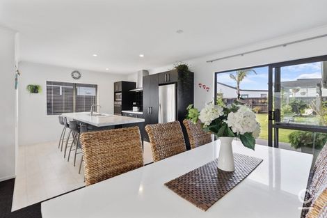 Photo of property in 25 Raiha Street, Papamoa Beach, Papamoa, 3118