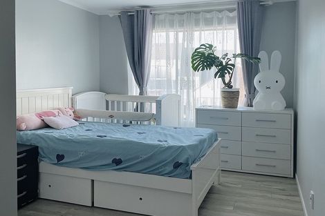 Photo of property in 27 Westpark Drive, West Harbour, Auckland, 0618