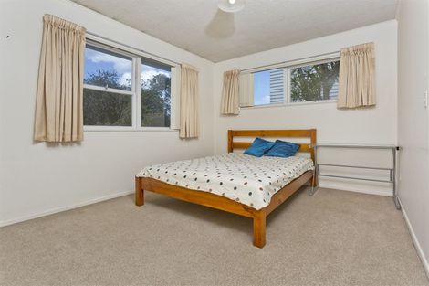 Photo of property in 17 Halberg Street, Glenfield, Auckland, 0629
