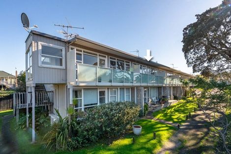 Photo of property in 5/77 Old Lake Road, Narrow Neck, Auckland, 0624