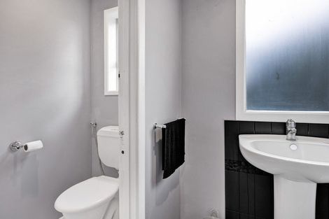 Photo of property in 6 Peace Avenue, Moturoa, New Plymouth, 4310