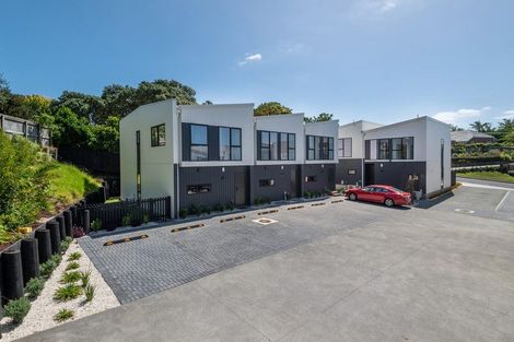 Photo of property in 2/18 Handley Avenue, Narrow Neck, Auckland, 0624