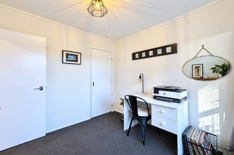 Photo of property in 2/15 Gloaming Place, Conifer Grove, Takanini, 2112
