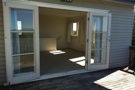 Photo of property in 81 Tiri Road, Tindalls Beach, Whangaparaoa, 0930