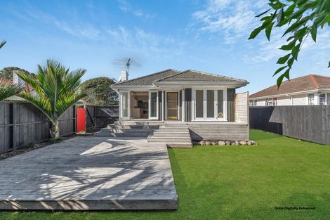 Photo of property in 210 Pilkington Road, Point England, Auckland, 1072