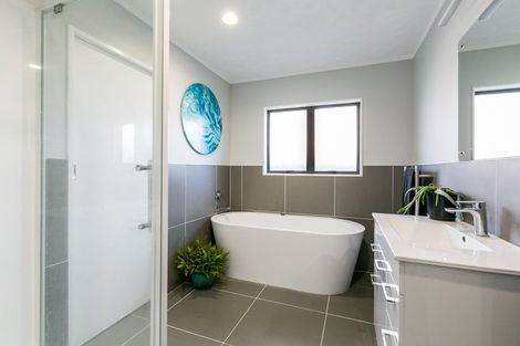 Photo of property in 17 Bucksburn Place, Greenmeadows, Napier, 4112