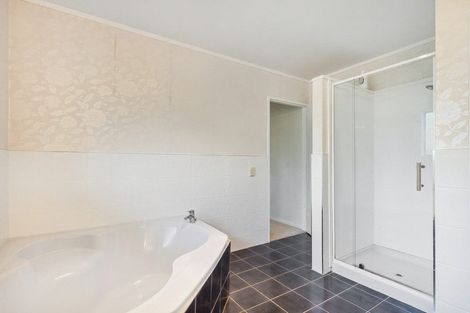 Photo of property in 35 Greenaway Road, Waikanae, 5036