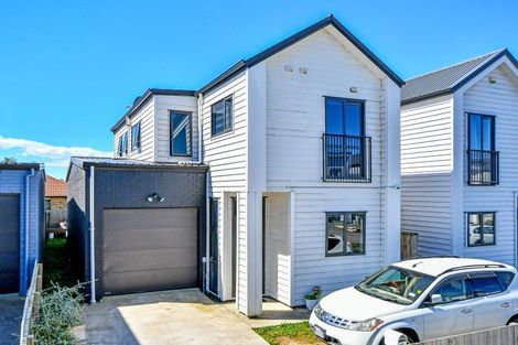 Photo of property in 10 Tapuwae Way, Mangere Bridge, Auckland, 2022
