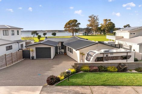 Photo of property in 26 Harbour View Road, Omokoroa, 3114