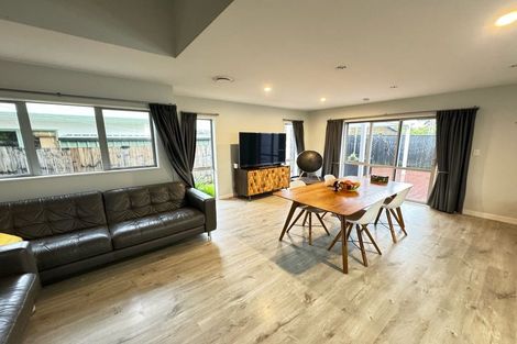 Photo of property in 87a Seaview Road, Glenfield, Auckland, 0629