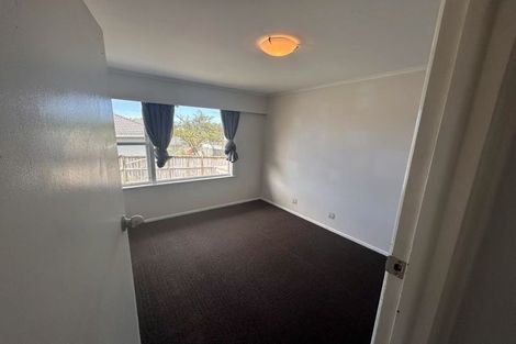 Photo of property in 33 School Road, Te Atatu South, Auckland, 0610