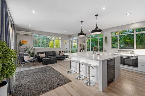 Photo of property in 3/309 Beach Road, Campbells Bay, Auckland, 0630