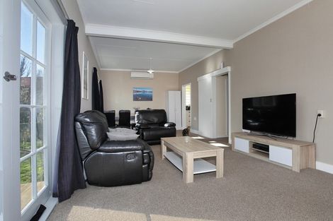 Photo of property in 1 Frood Street, Bulls, 4818