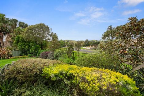 Photo of property in 6 Cabeleigh Drive, Helensville, 0800