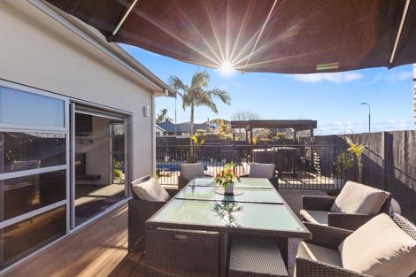 Photo of property in 8 Waterside Drive, Pyes Pa, Tauranga, 3112