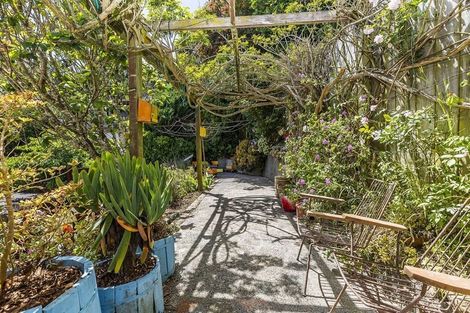 Photo of property in 103 Melbourne Road, Island Bay, Wellington, 6023