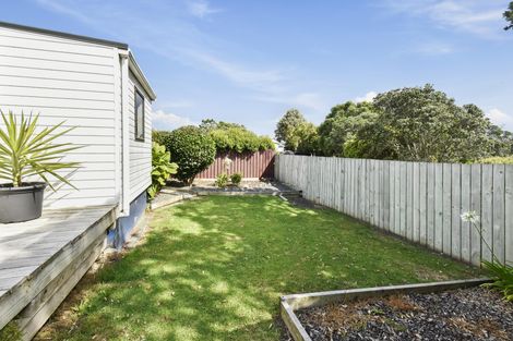 Photo of property in 12 Seaward Place, Wattle Downs, Auckland, 2103