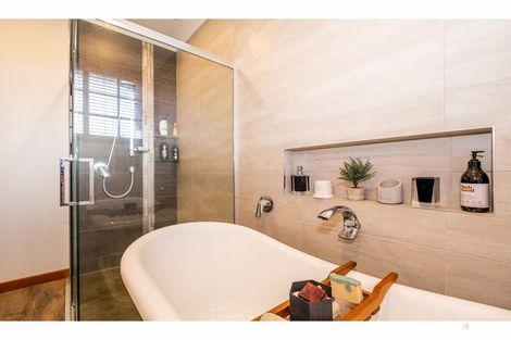 Photo of property in 72 Timaru Road, Waimate, 7924