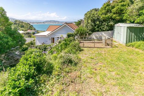 Photo of property in 13 Hungerford Road, Lyall Bay, Wellington, 6022