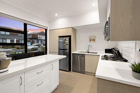 Photo of property in 13 Wai Place, Westgate, Auckland, 0614