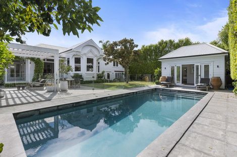 Photo of property in 17 Tainui Road, Devonport, Auckland, 0624