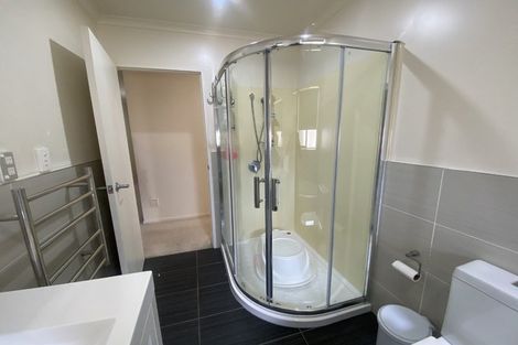 Photo of property in 106a Simpson Road, Henderson Valley, Auckland, 0614