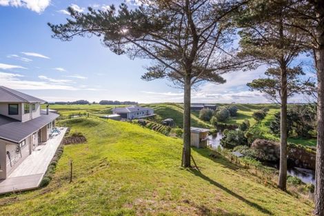Photo of property in 100 Harakeke Road, Te Horo, Otaki, 5581