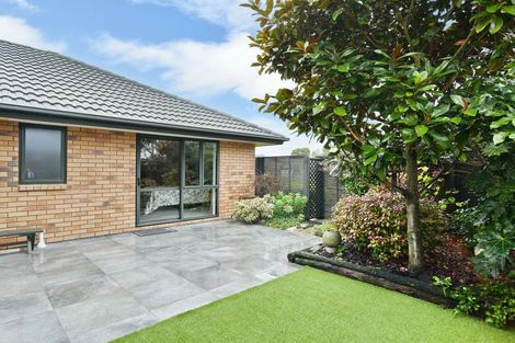 Photo of property in 12 Belgrove Place, Parklands, Christchurch, 8083