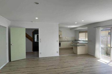 Photo of property in 2/49 Millhouse Drive, Northpark, Auckland, 2013