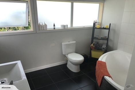 Photo of property in 66 Heathcote Road, Castor Bay, Auckland, 0620