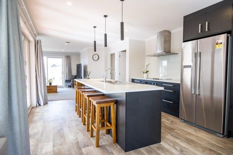 Photo of property in 4 Mediterranean Grove, Fitzherbert, Palmerston North, 4410