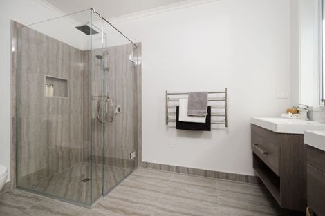 Photo of property in 7 Grove Way, Riverhead, 0820