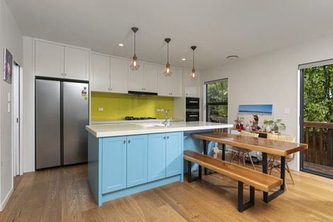 Photo of property in 8b Dallinghoe Crescent, Milford, Auckland, 0620