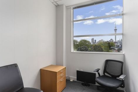 Photo of property in 1/2 College Road, Northcote, Auckland, 0627