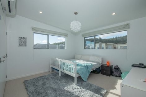 Photo of property in 7 Urquhart Place, Wanaka, 9305