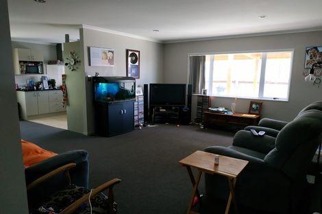 Photo of property in 2/27 Rice Crescent, Papakura, 2110