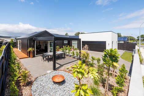 Photo of property in 6 Solitude Crescent, Kelvin Grove, 4414