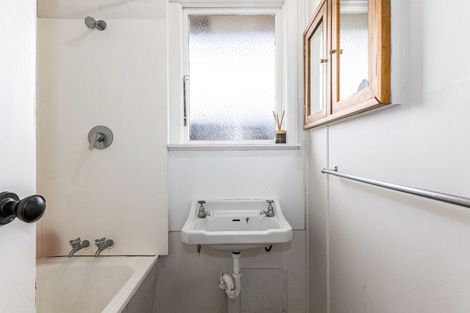 Photo of property in 28 Durham Street, Cannons Creek, Porirua, 5024