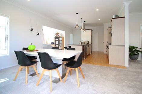 Photo of property in 27 Lakemere Way, Kinloch, Taupo, 3377