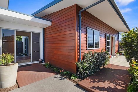 Photo of property in 4 St Andrews Parkway, Waiwhakaiho, New Plymouth, 4312