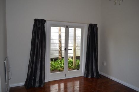 Photo of property in 6 Cardall Street, Newtown, Wellington, 6021
