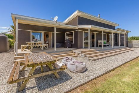 Photo of property in 77 Anglers Avenue, Warea, New Plymouth, 4381
