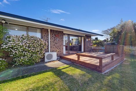Photo of property in 10b Taurus Place, Kawaha Point, Rotorua, 3010