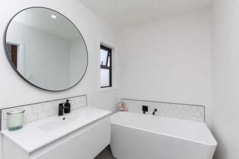 Photo of property in 1 Ranfurly Street, Frankleigh Park, New Plymouth, 4310