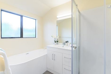 Photo of property in 2/22 Woodbridge Lane, Milford, Auckland, 0620