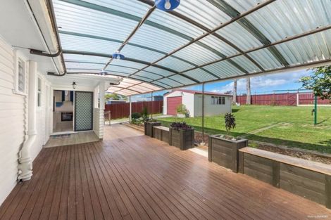 Photo of property in 17 Tamariki Avenue, Kelston, Auckland, 0602