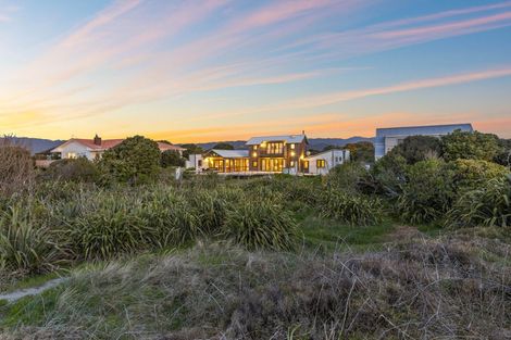 Photo of property in 5 Nuhaka Place, Paraparaumu Beach, Paraparaumu, 5032