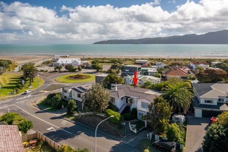 Photo of property in 5 Golf Road, Paraparaumu Beach, Paraparaumu, 5032